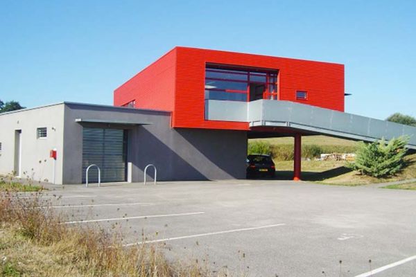 building for rent or sell in Aixe-sur-Vienne France 