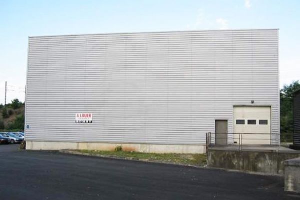 warehouse to buy or to sell in Brive