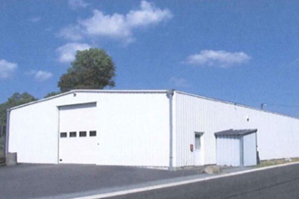 Building for rent in Naves 