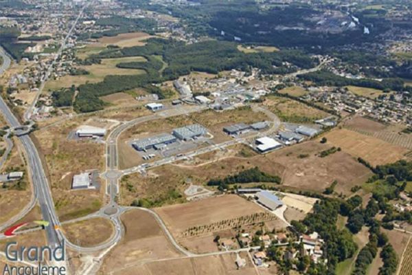 Modular land to buy close to Angoulème, Nouvelle Aquitaine 