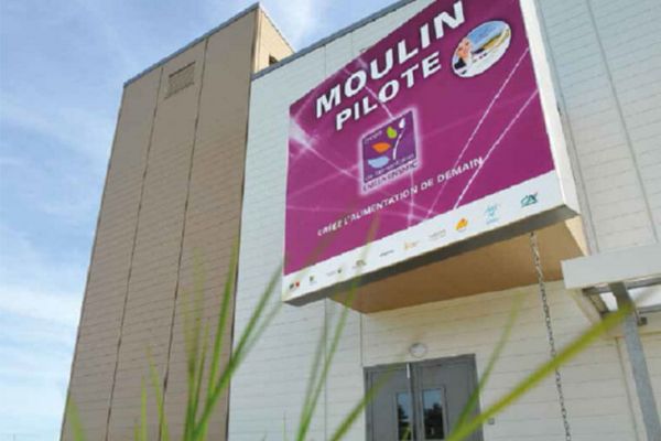 Offices space and land to rent in Surgères for agribusiness companies