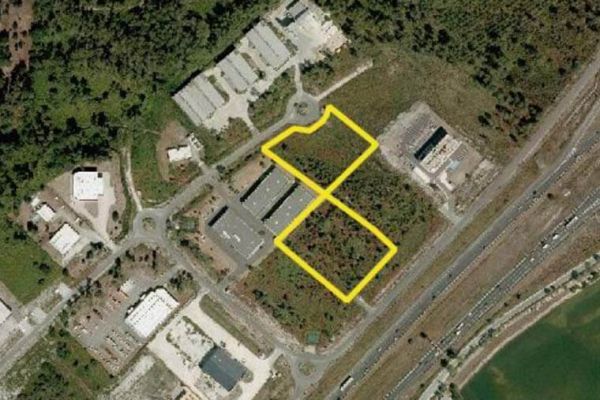 industrial land to sell in Mios Nouvelle Aquitaine 