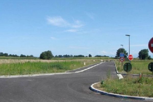 Land for sale near Pau-Pyrénées Airport