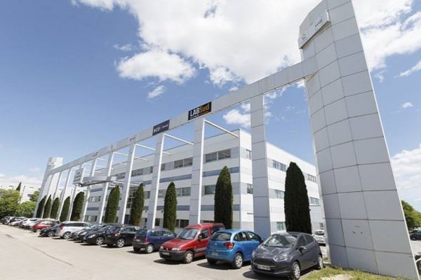 invest in france office building for rent Montpellier 