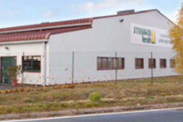 Industrial building for rent or sale in France 
