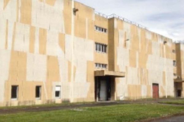 Warehouse for sale or rent in Châteauroux Centre val de Loire 