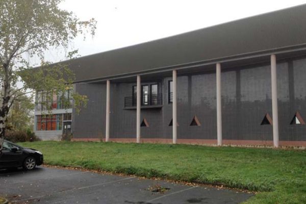 Office spaces available in industrial zone in Châteauroux 