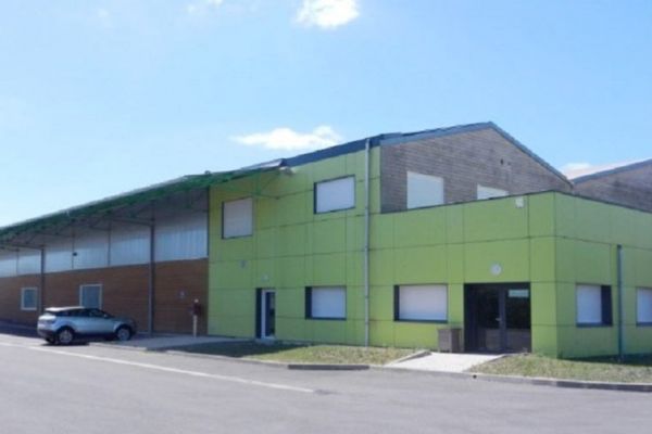 Manufacturing space for rent in centre France 