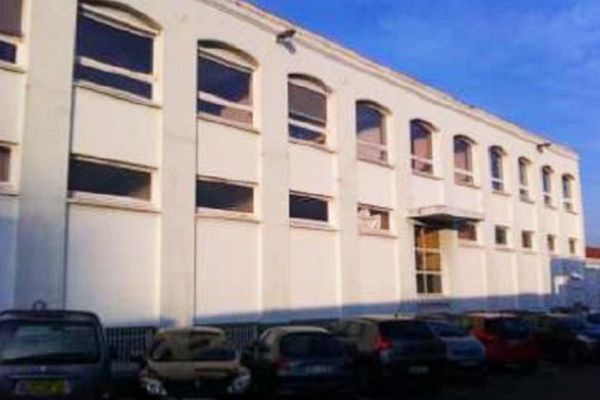 Mixed-use building for rent in Tourcoing