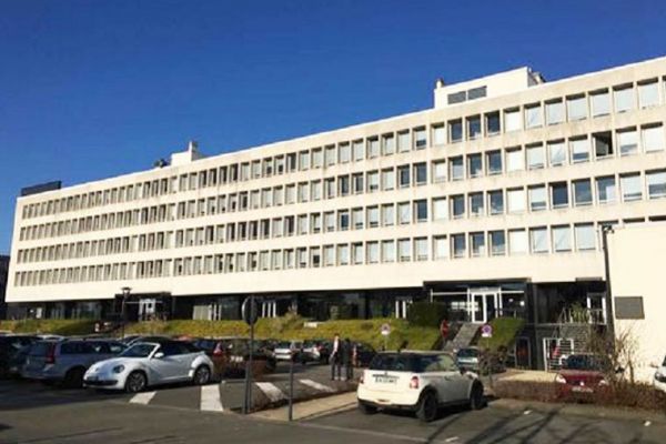 Building with office sapce for rent in marcq en Baroeul Lille
