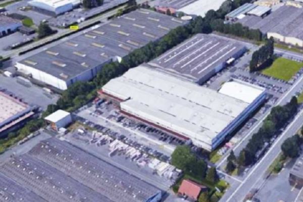 Mixed-used building for rent in Fretin near Lille