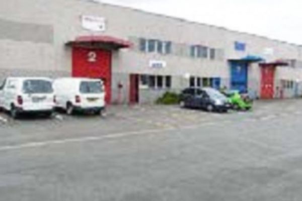Premises for rent in ravannes in industrial park near Lille