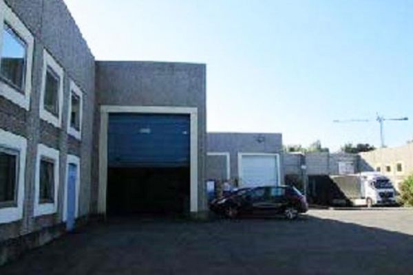 Premises for rent in industrial park in Fretin