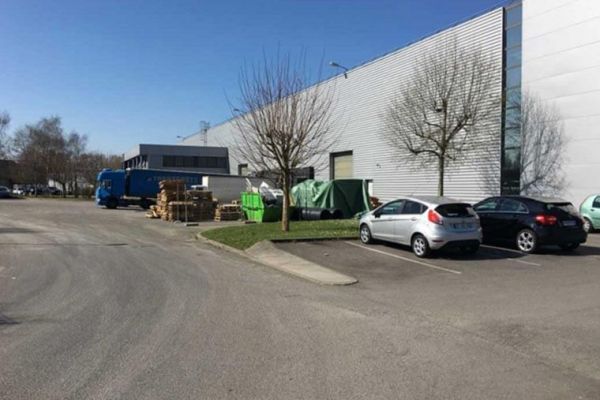 warehouse for rent in Paris invest in France