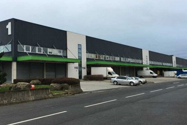 logistic site for rent Paris