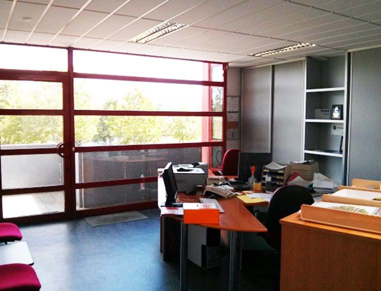 Invest in a 300 m² building in Aixe-sur-Vienne 