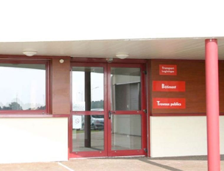 Offices for rent in building in Déols Centre Val de Loire 