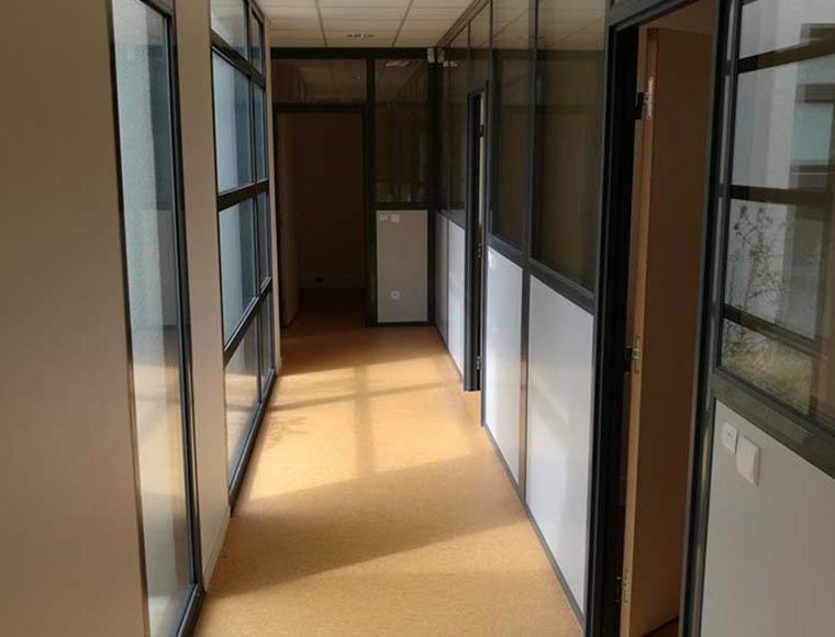Laboratories available in tertiary park centre france 