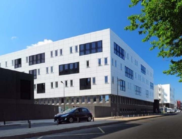 Offices in tertiary complex in Tours 