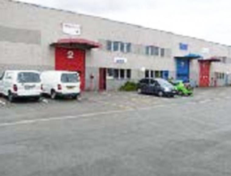 Premises for rent in ravannes in industrial park near Lille 