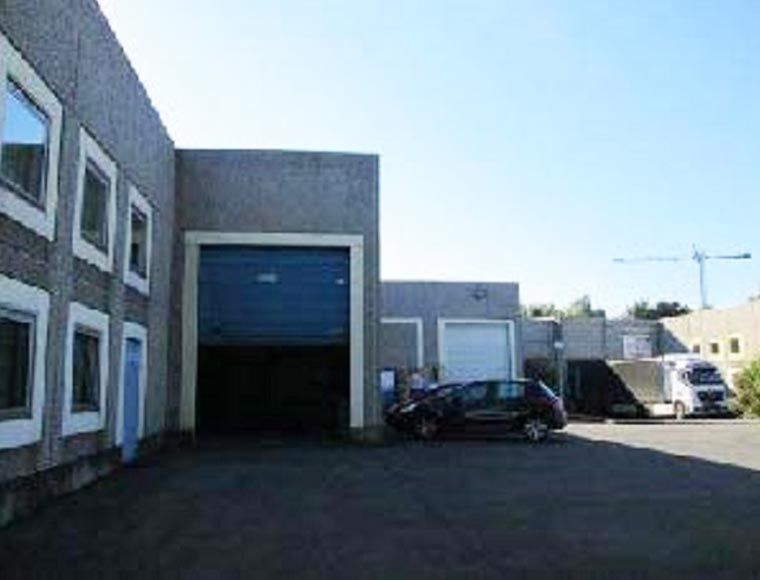 Premises for rent in industrial park in Fretin 